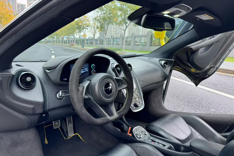 迈凯伦570 2019款 570S 3.8T Coupe中控内饰7002