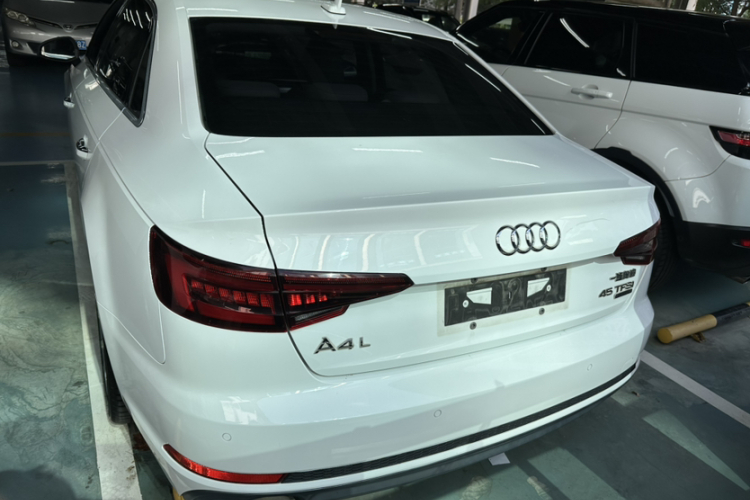 奥迪A4L 2018款 30周年年型 45 TFSI quattro 个性运动版车身外观6005
