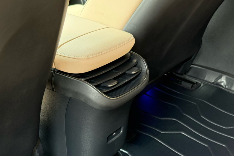 蔚来ET5T 2023款 75kWh Touring中控内饰7009