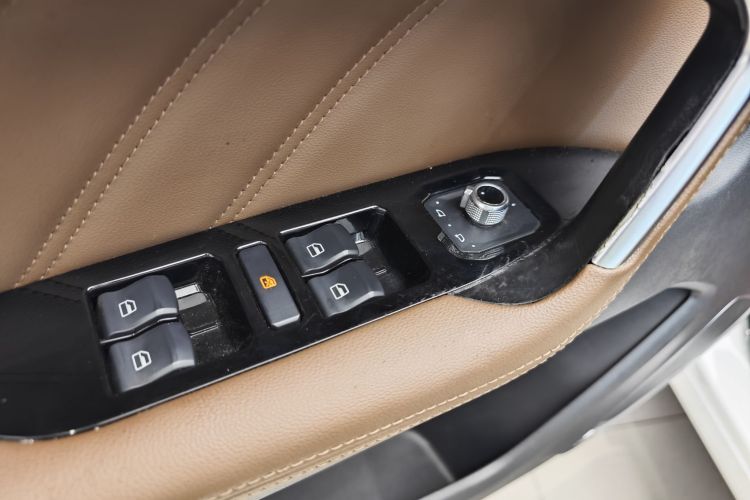 哈弗H6 2017款 红标 2.0T 自动两驱智尚型中控内饰7015