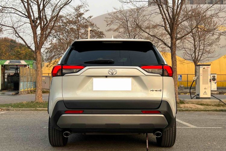 丰田 RAV4荣放 2023款 2.0L CVT两驱风尚Plus版车身外观6004
