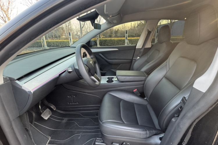 特斯拉 Model Y 2023款 长续航全轮驱动版中控内饰7003