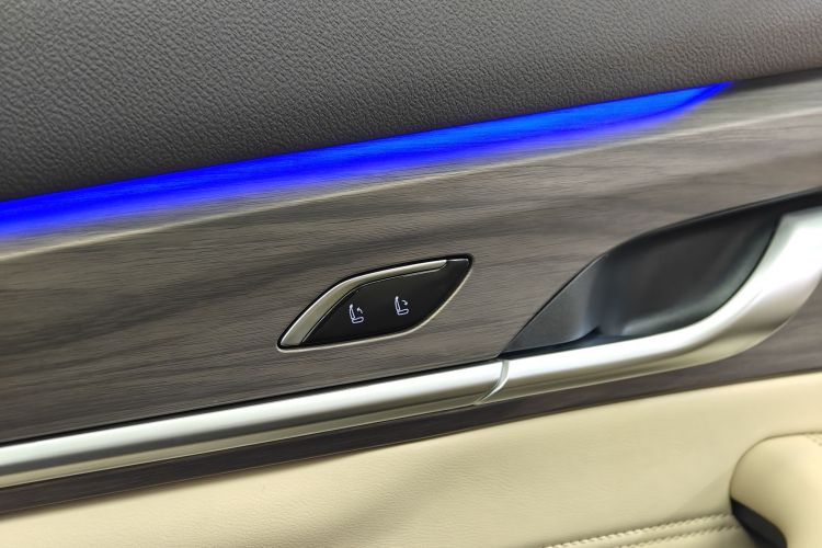 吉利汽车 星越L 2025款 东方曜 2.0TD 自动四驱望月版中控内饰7008