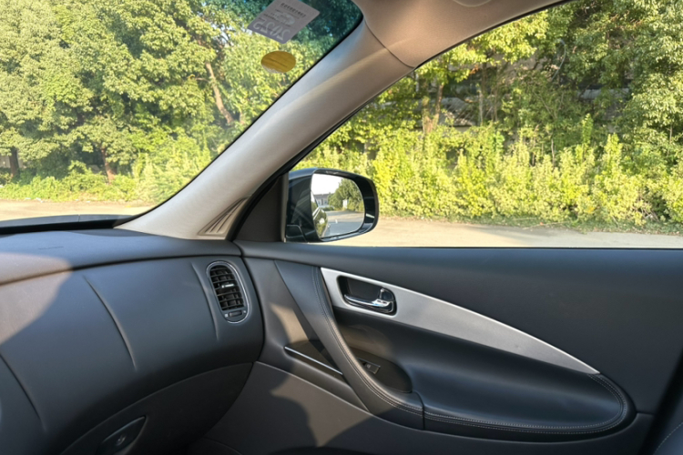 英菲尼迪QX50 2015款 2.5L 舒适版中控内饰7008