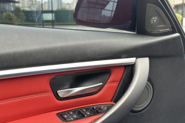 宝马3系 2019款 320i M运动曜夜版中控内饰7002