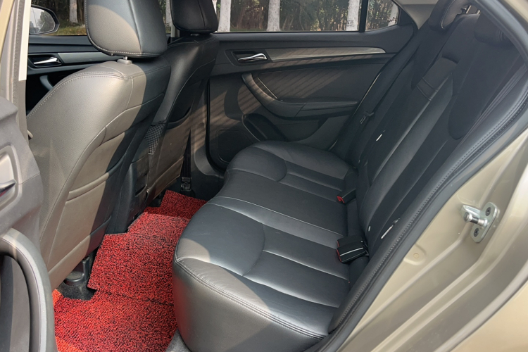 荣威360 2015款 1.5L 自动豪华版中控内饰7002