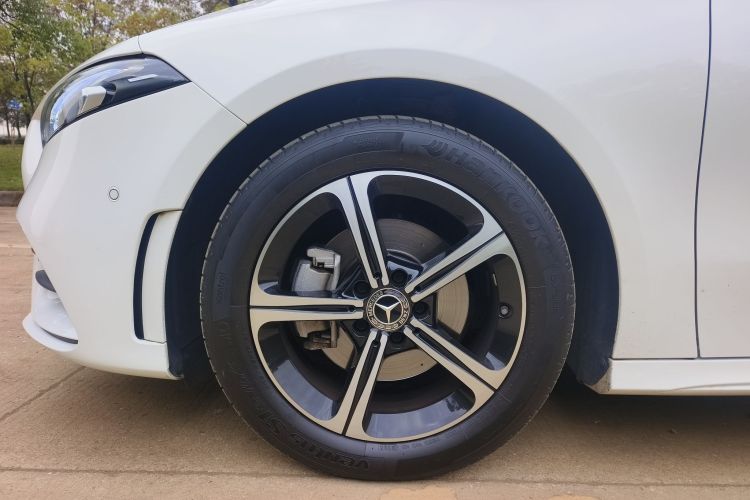 奔驰A级 2022款 改款三 A 200 L 运动轿车时尚型车身外观6010