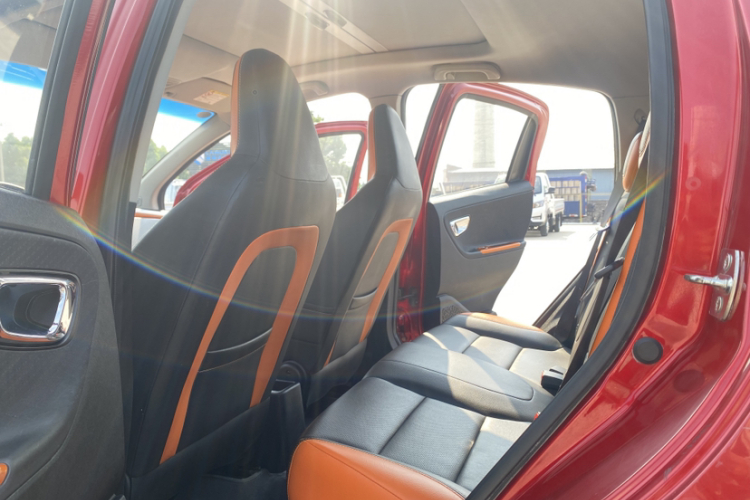 吉利汽车 远景X1 2017款 1.3L 自动玩家版中控内饰7001