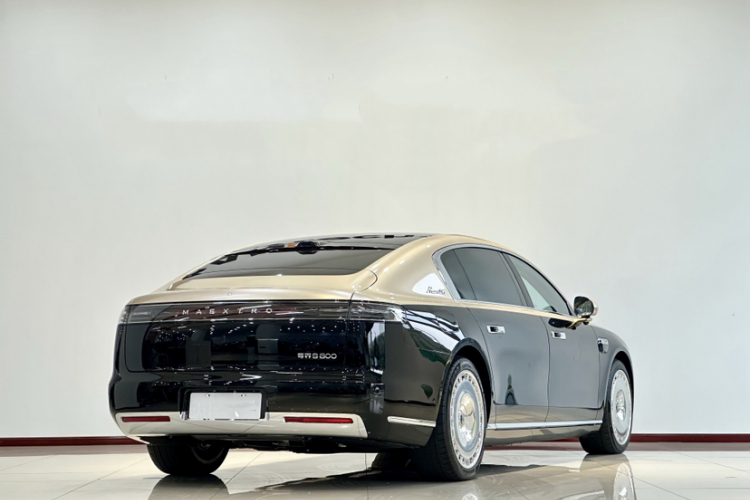 鸿蒙智行 尊界S800 2025款 增程 星辉行政版 4座车身外观6006