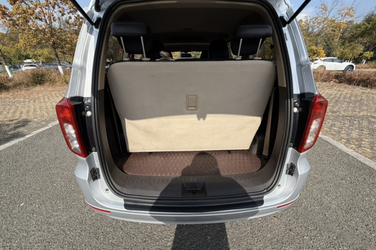 五菱汽车 五菱宏光 2021款 1.5L改款 S标准型 电动助力LAR局部细节9003