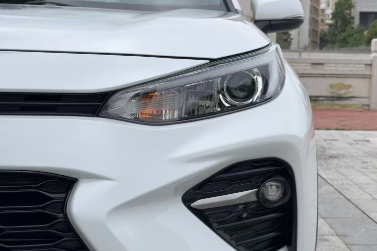 丰田 威兰达 2020款 2.0L CVT两驱豪华版车身外观6006