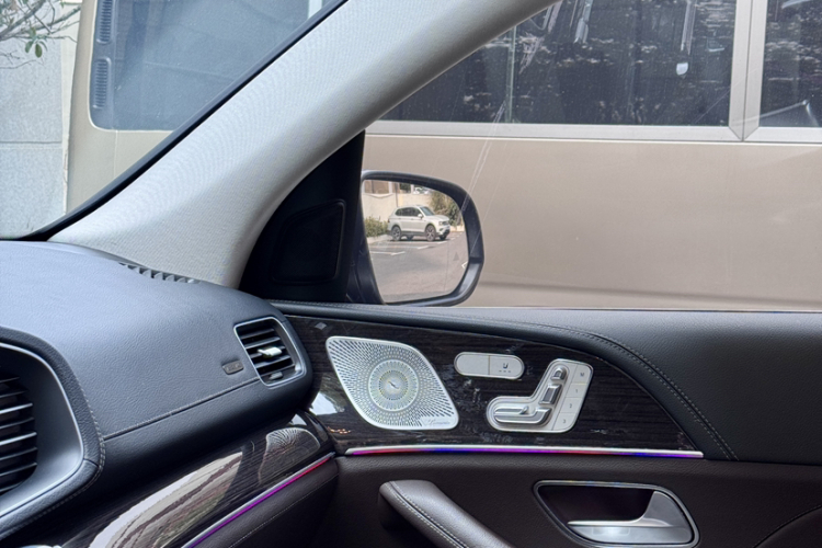 奔驰GLS 2023款 改款 GLS 450 4MATIC 时尚型中控内饰7009