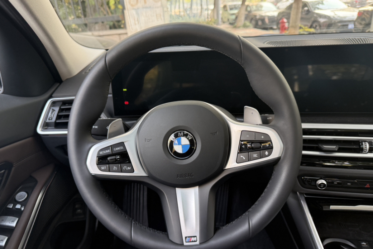 宝马3系 2024款 325Li M运动套装中控内饰7008