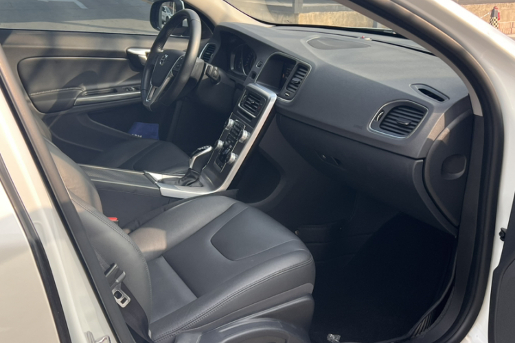 沃尔沃S60 2019款 S60L T3 智进版中控内饰7003