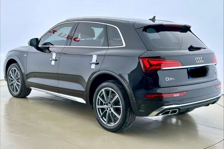 奥迪Q5L 2022款 改款 45T 豪华动感型车身外观6009