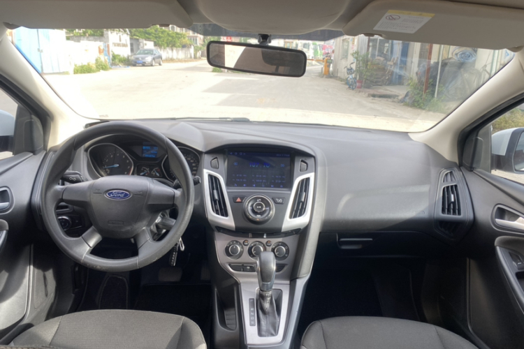 福特 福克斯 2012款 两厢 1.6L 自动舒适型中控内饰7001