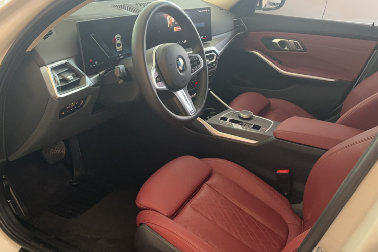 宝马3系 2024款 325i M运动套装中控内饰7001