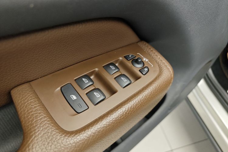 沃尔沃XC60 2022款 B5 四驱智逸豪华版中控内饰7015