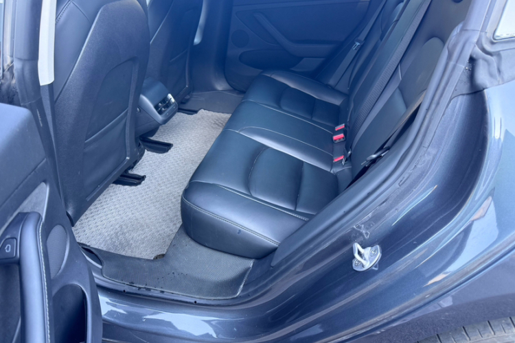 特斯拉 Model 3 2022款 Performance高性能全轮驱动版中控内饰7003