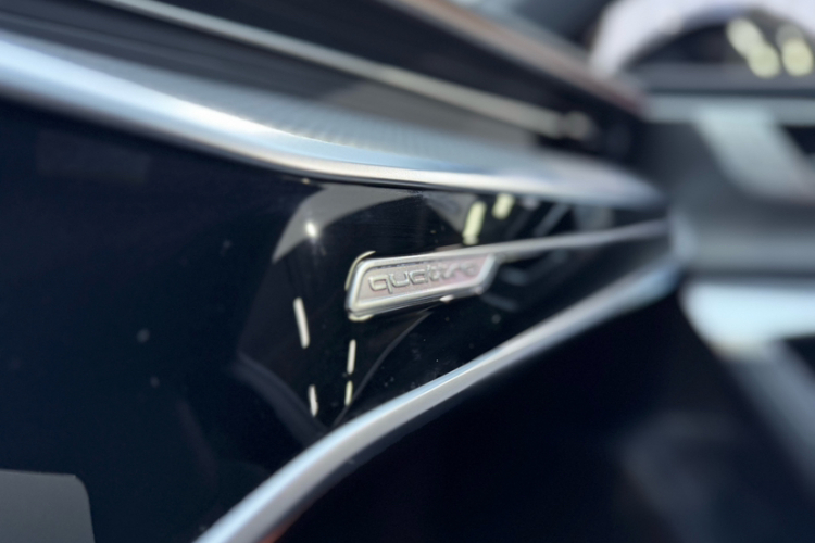 奥迪A7 2023款 55 TFSI quattro 尊享型中控内饰7008