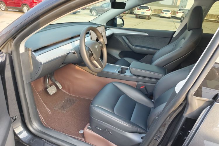 特斯拉 Model Y 2024款 长续航全轮驱动版中控内饰7002