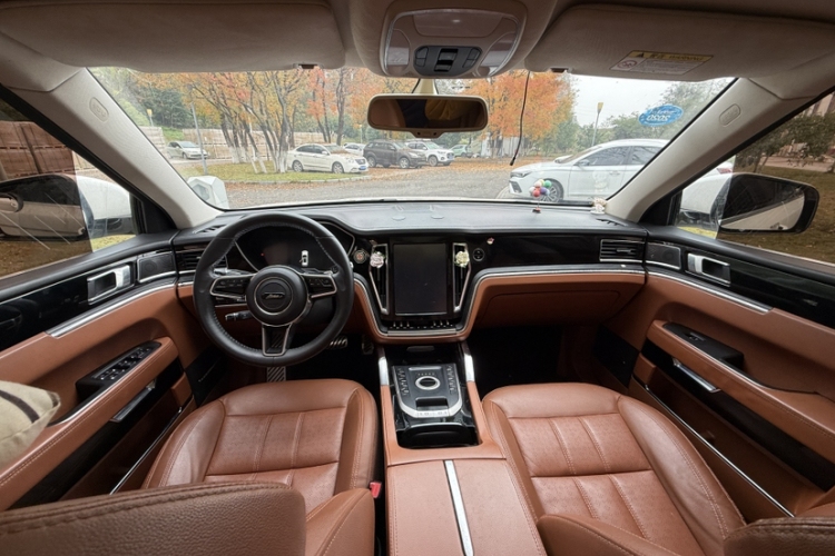 众泰T700 2017款 1.8T 双离合尊贵型中控内饰7004