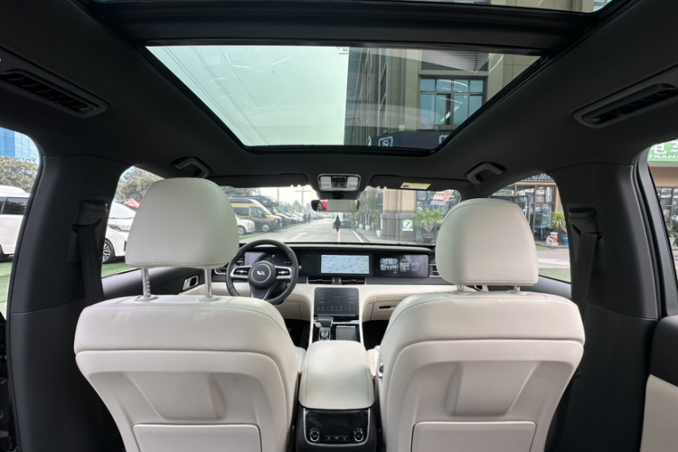 理想汽车 理想ONE 2021款 增程6座版中控内饰7015