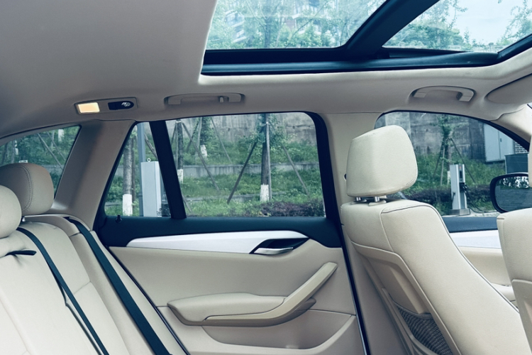 宝马X1 2012款 sDrive20i 领先型中控内饰7005