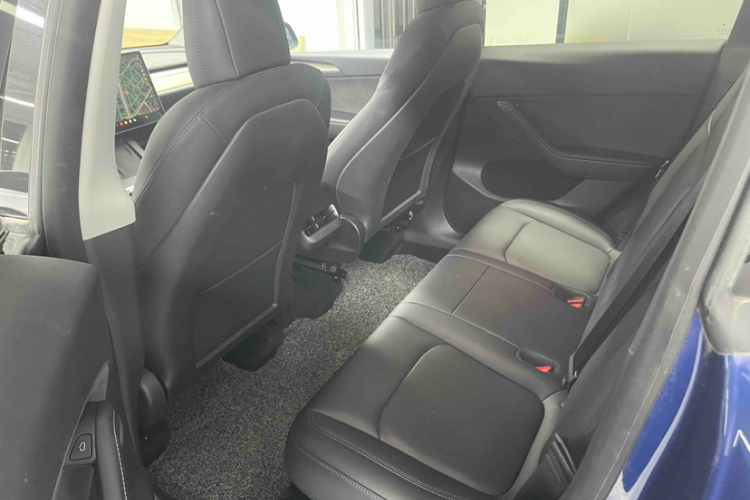 特斯拉 Model Y 2021款 标准续航后驱版中控内饰7003