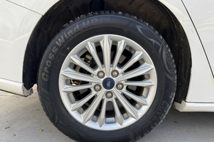 福特 福克斯 2020款 三厢 EcoBoost 180 自动锋潮型车身外观6004