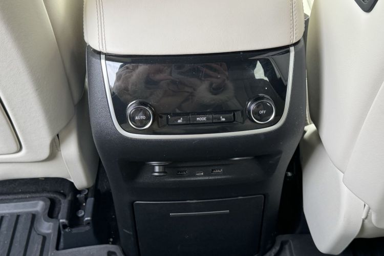 理想汽车 理想ONE 2020款 增程6座版局部细节9007