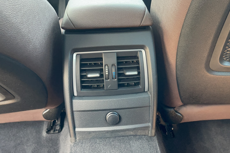 宝马3系 2018款 320Li 时尚型局部细节9001