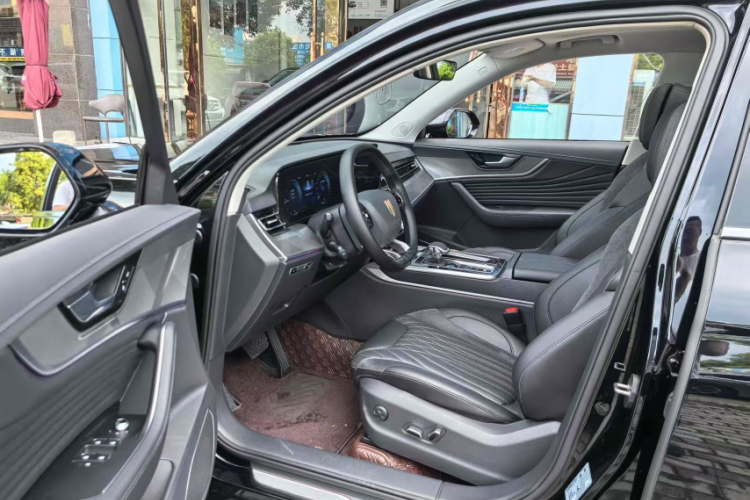 红旗HS5 2023款 2.0T 四驱旗享Pro版中控内饰7004