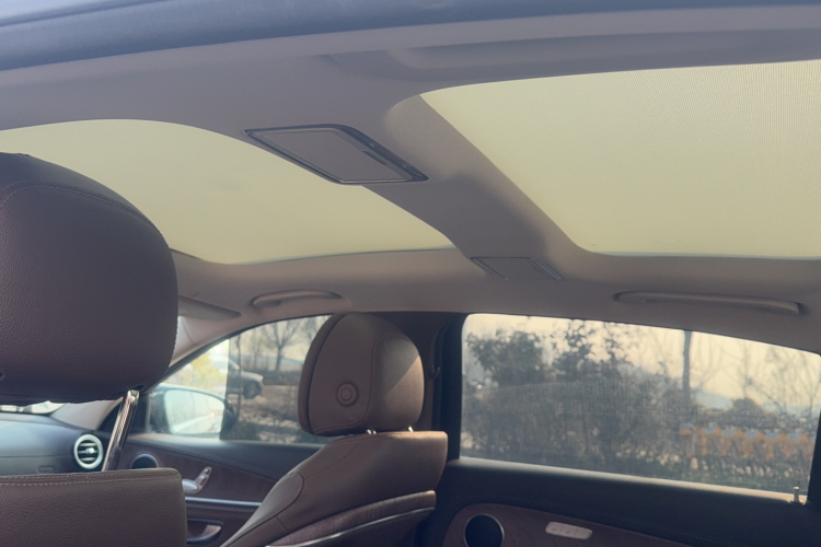 奔驰E级 2022款 E 260 L局部细节22