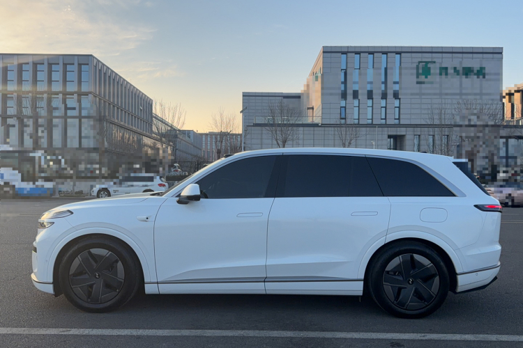 乐道L90 2025款 Max 六座版车身外观6006