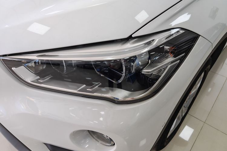 宝马X1 2016款 sDrive18Li 尊享型车身外观6011