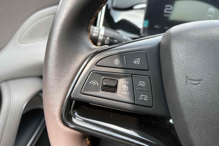 比亚迪 宋Pro新能源 2023款 冠军版 DM-i 110KM卓越型中控内饰7003