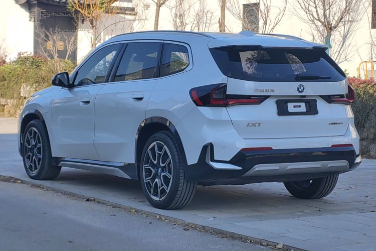 宝马iX1 2023款 xDrive30L X设计套装车身外观6006