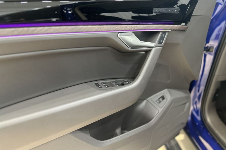 大众 途锐 2021款 3.0TSI 锐享版 经典运动套装中控内饰7008