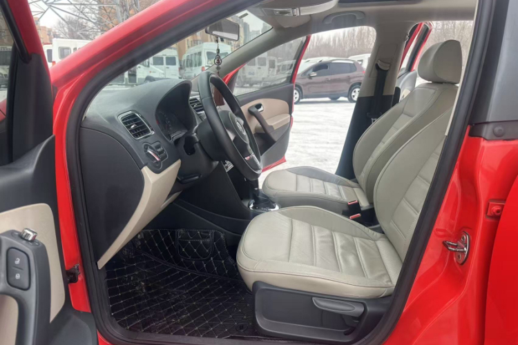 大众 Polo 2011款 1.6L 自动致尚版中控内饰7001