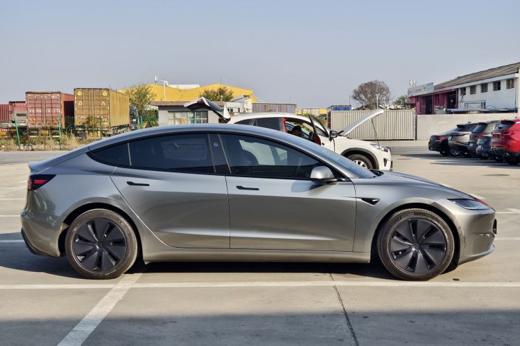 特斯拉 Model 3 2023款 长续航全轮驱动版车身外观6007