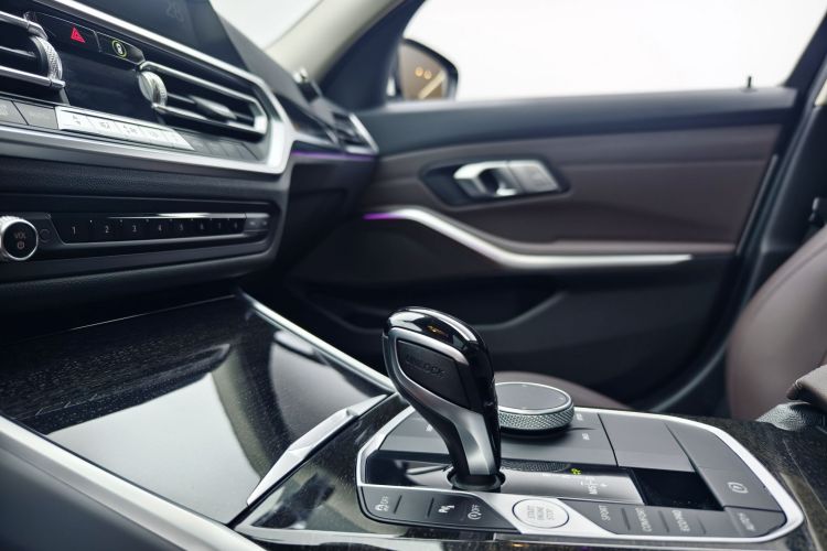 宝马3系 2022款 改款 325Li M运动套装中控内饰7003