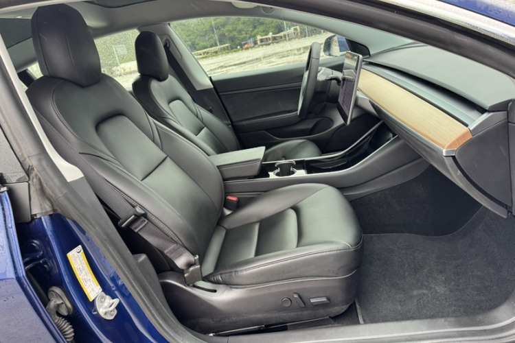 特斯拉 Model 3 2019款 标准续航后驱升级版中控内饰7004