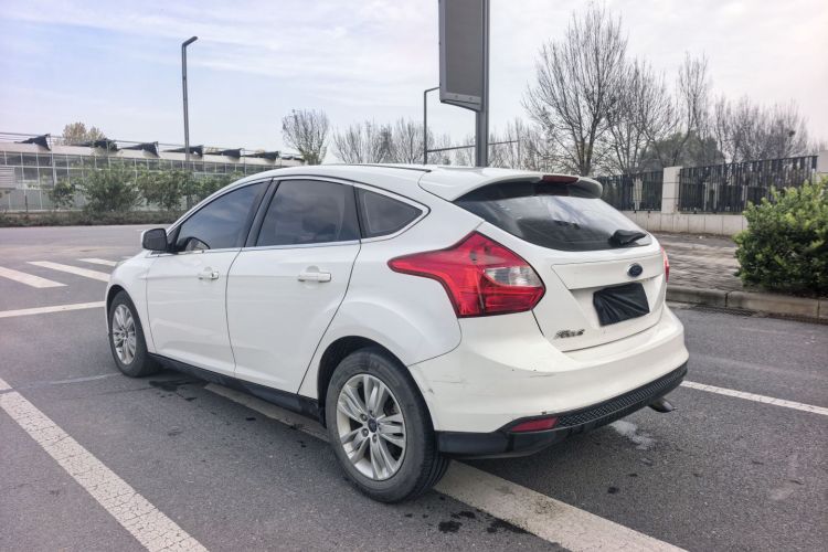 福特 福克斯 2012款 两厢 1.6L 自动舒适型车身外观6004