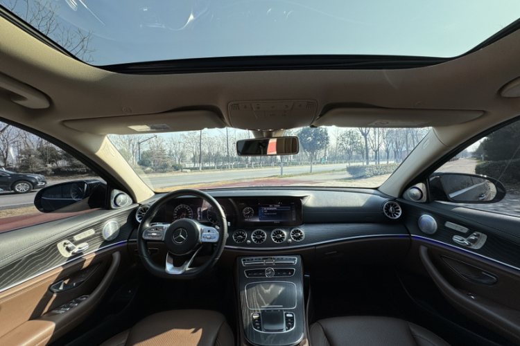 奔驰E级 2020款 E 300 L 运动豪华型中控内饰7002