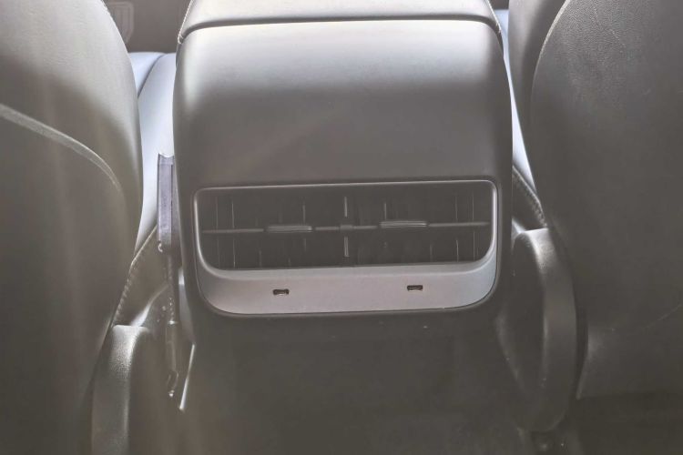 特斯拉 Model Y 2023款 后轮驱动版中控内饰7009