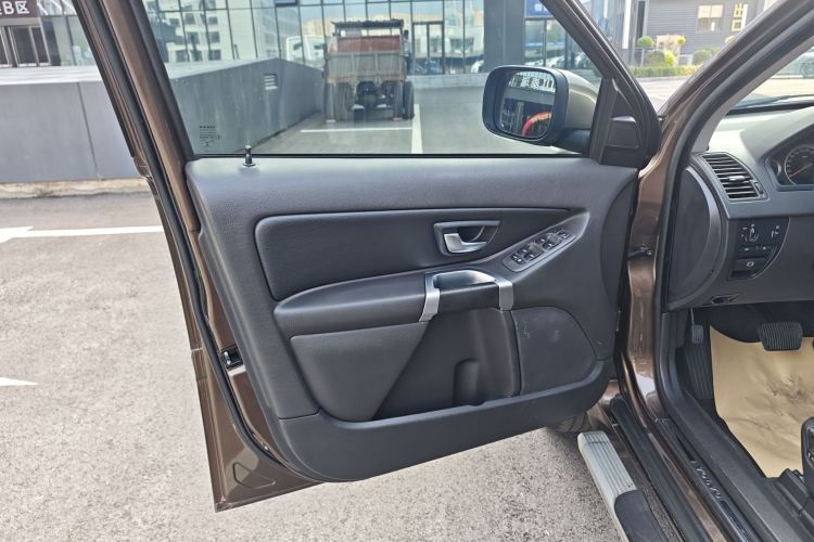 沃尔沃XC90 2013款 2.5T T5 豪华升级版中控内饰7003
