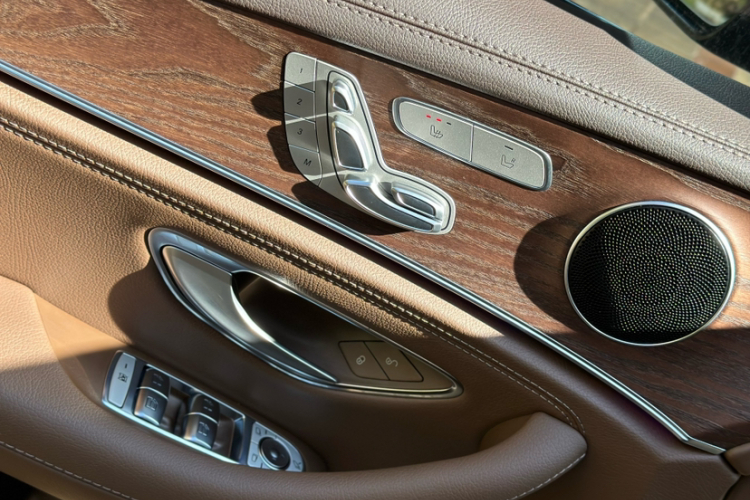 奔驰E级 2023款 改款 E 300 L 时尚型中控内饰7008