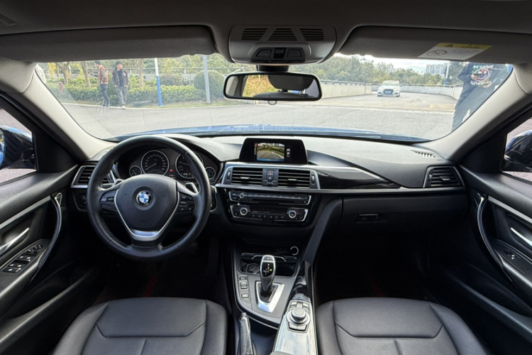 宝马3系 2017款 320Li M运动型中控内饰7001