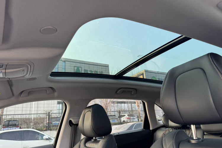 魏牌 拿铁DHT 2022款 1.5T DHT超大杯中控内饰7006